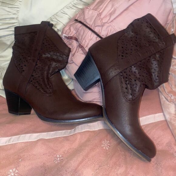 Falls Creek Brandy Booties! - Picture 5 of 11